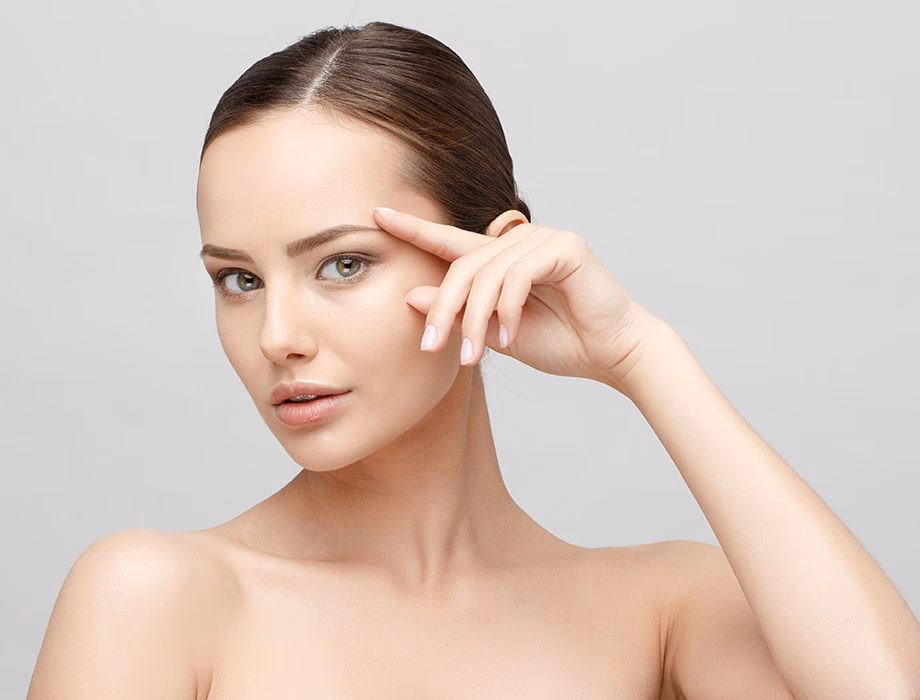 Jak naprawić jedno oko mniejsze od drugiego?