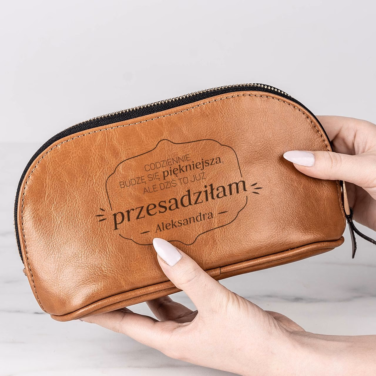 Czy kosmetyczka to to samo co kosmetolog?