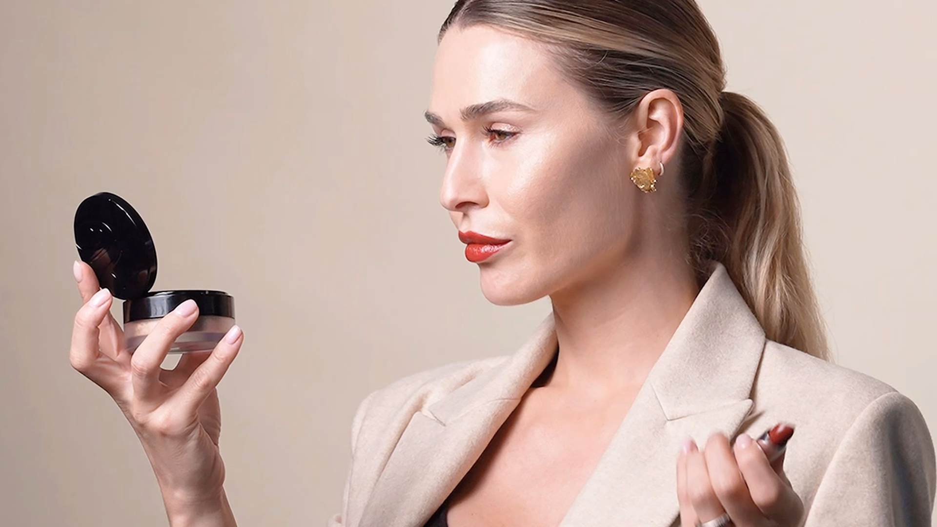 Co symbolizuje makijaż?