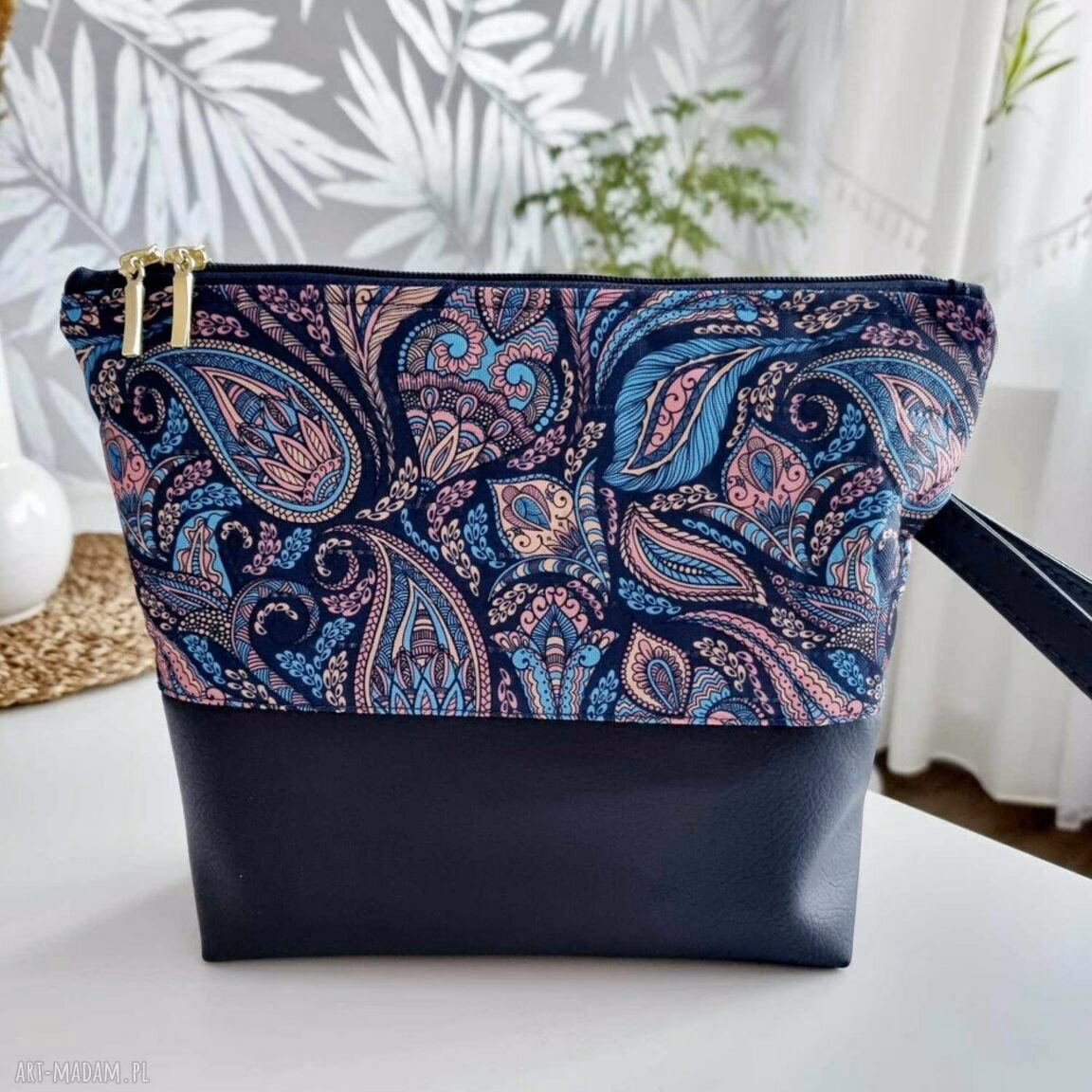 Co jest lepsze, ekoskóra czy skaj?