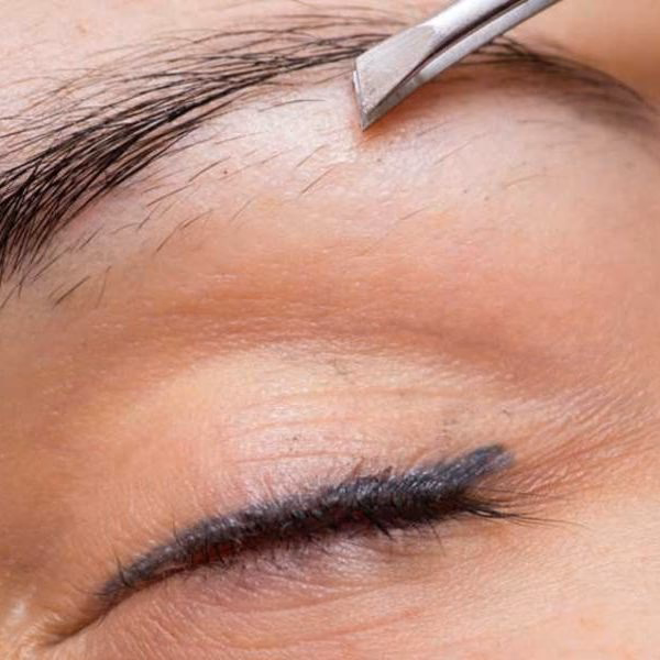 Czy depilacja brwi woskiem jest bezpieczna?