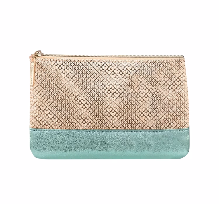 Czy Max Factor jest dostępny w USA?