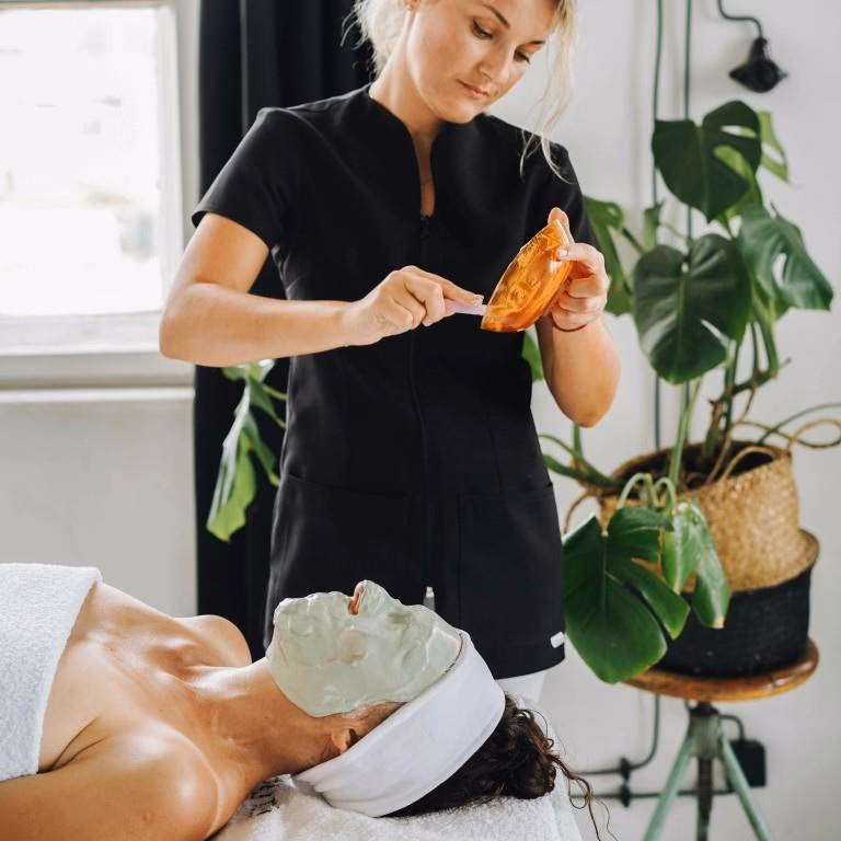 Czy certyfikat kosmetologa jest tego wart?