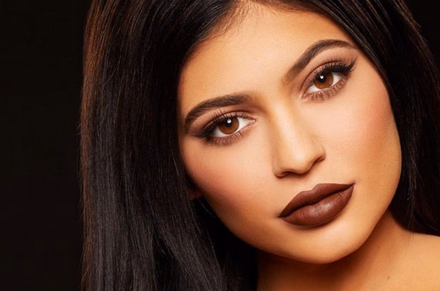 Jak wygląda pielęgnacja skóry Kylie Jenner?