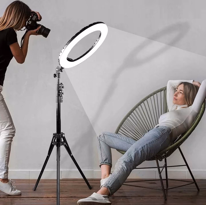 Jak używać lampy pierścieniowej do makijażu?