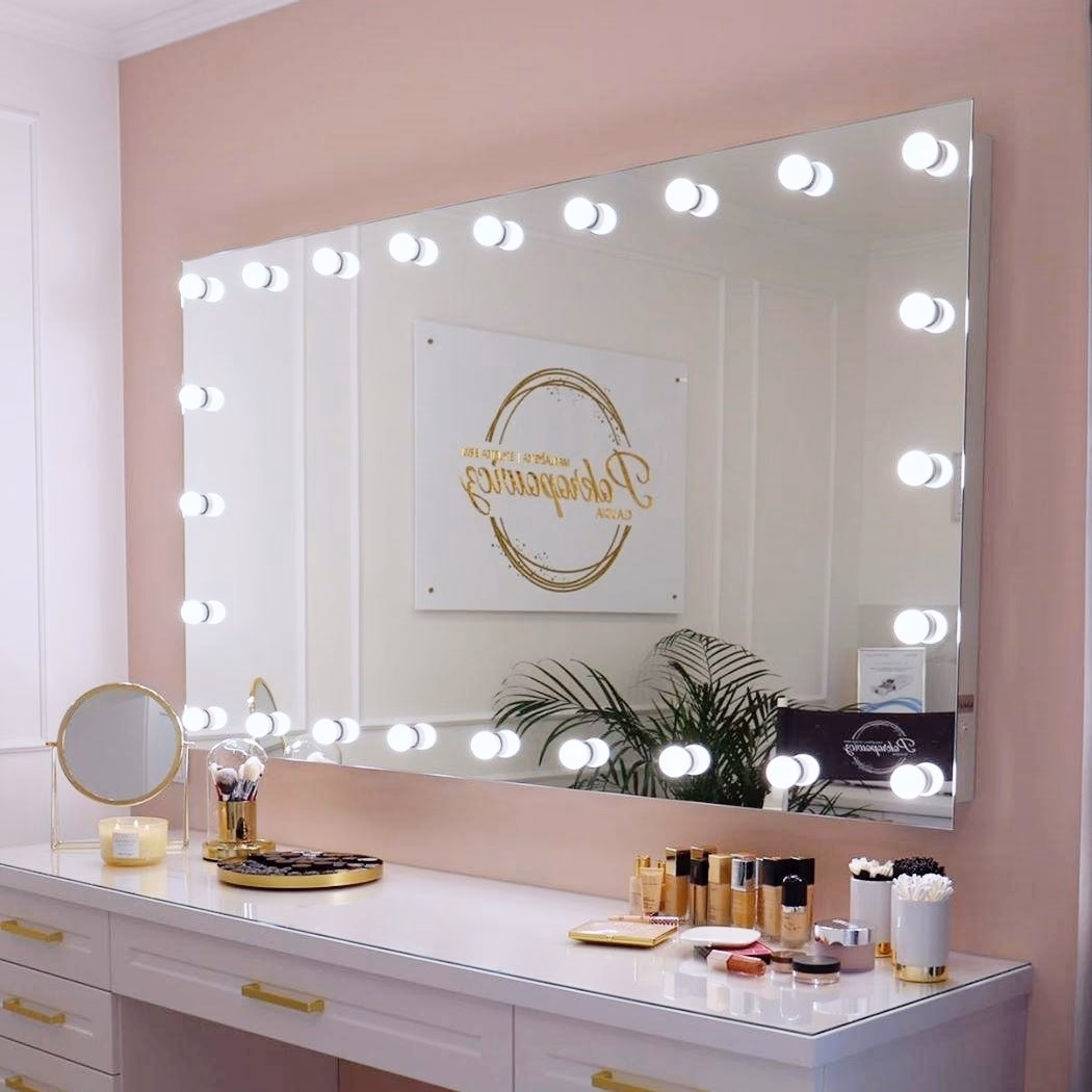 Jak duże powinno być lustro do makijażu?