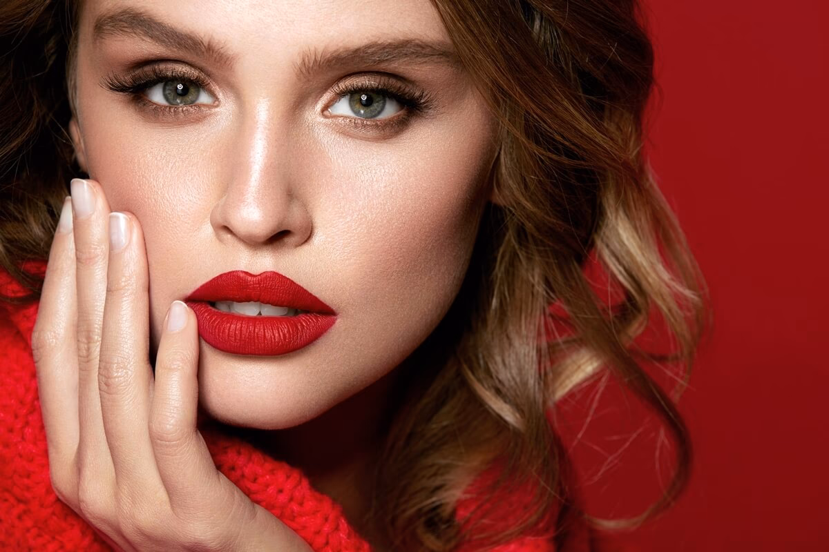 Czy najpierw robisz makijaż czy ubierasz się?