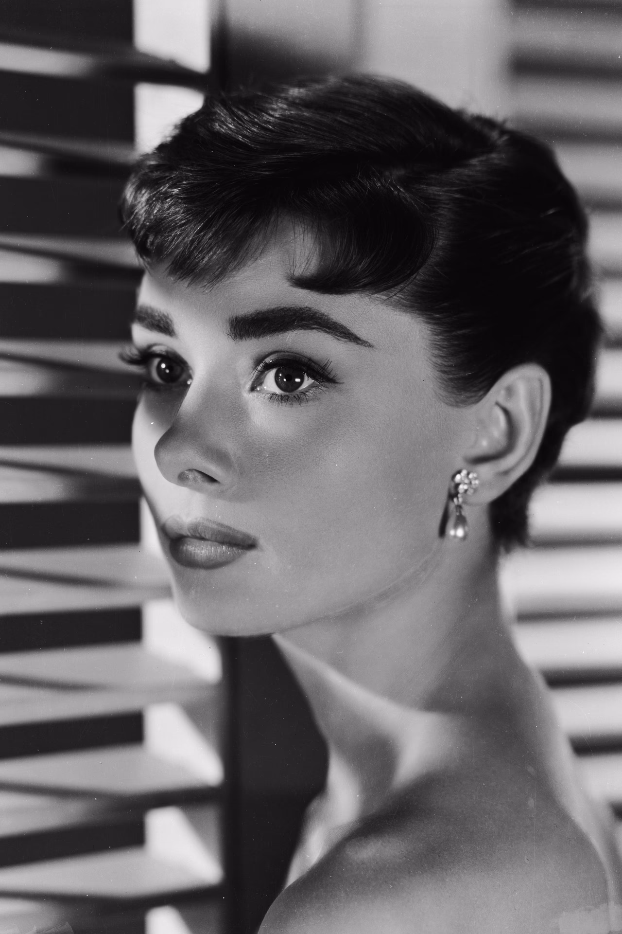 Jak nakładać eyeliner w stylu Audrey Hepburn?