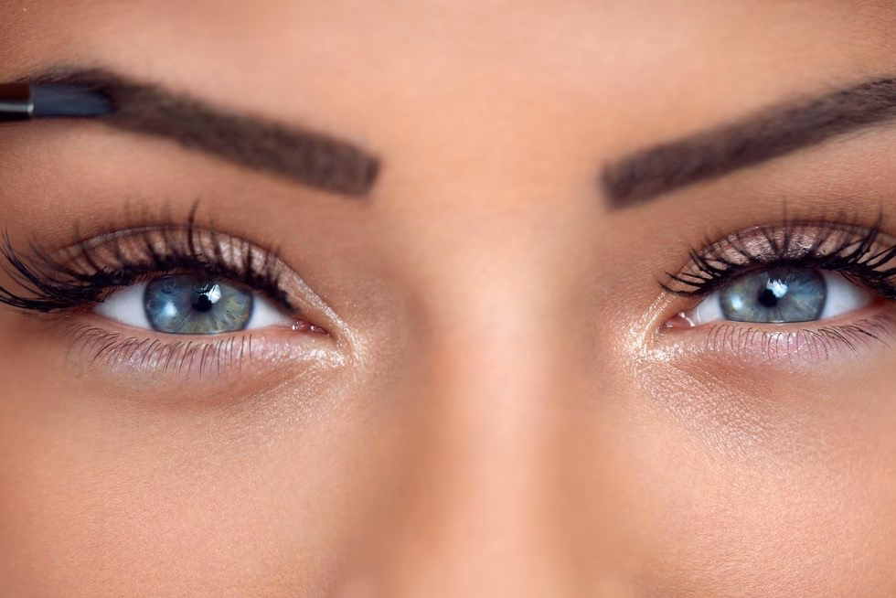 Jak malować brwi pomada?