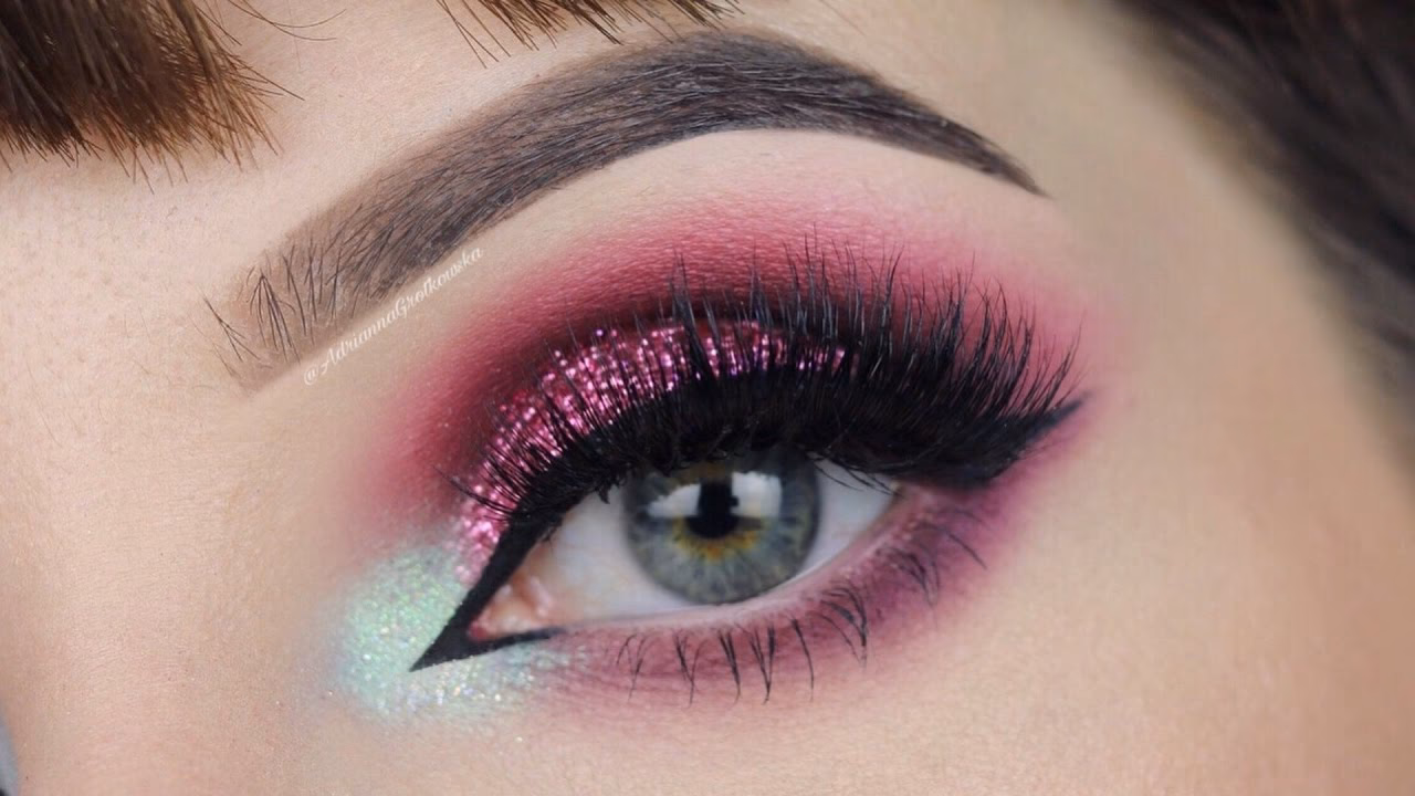 Czy burgundowy pasuje do blondynek?