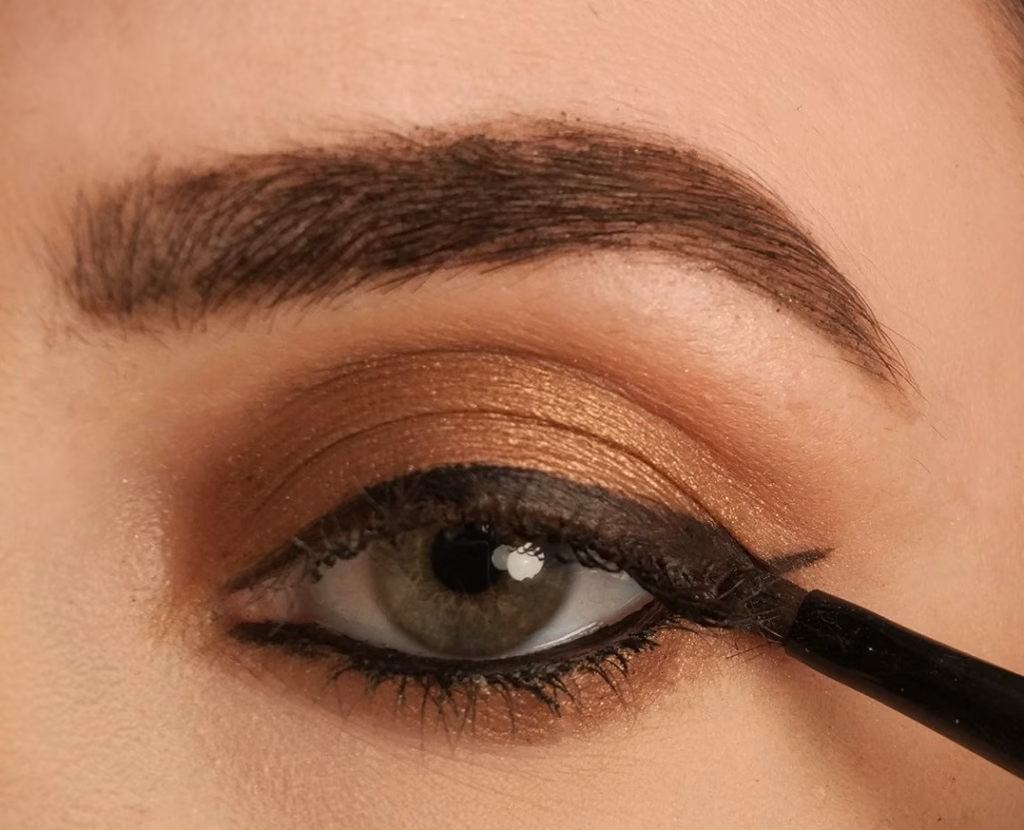 Jakie są przyczyny i objawy wąsko rozstawionych oczu?