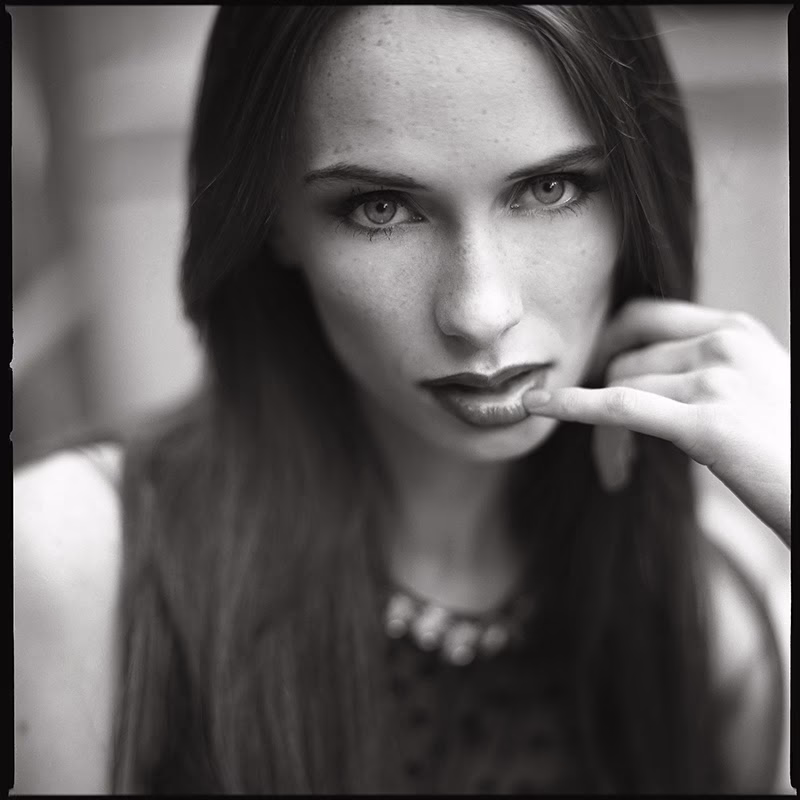 Jaki kolor najlepiej pasuje do czarno-białych zdjęć?