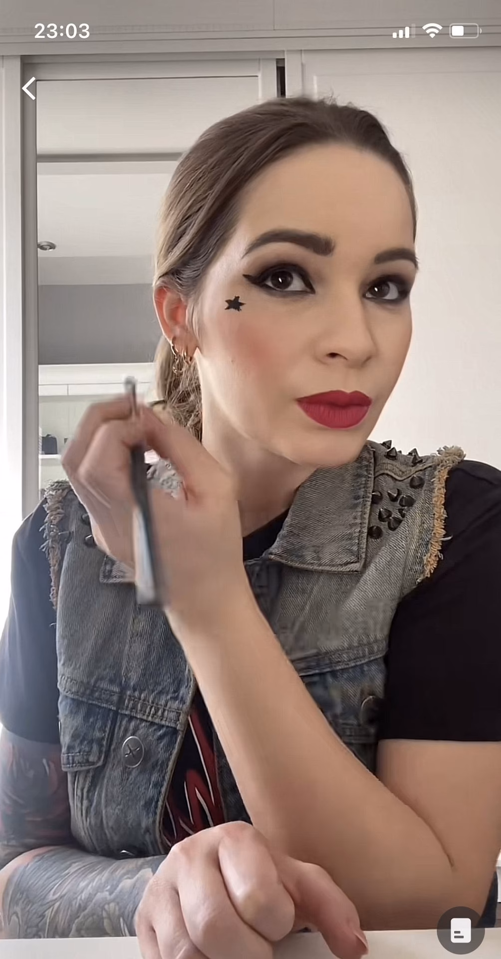 Z jakiego kraju pochodzi Ewelina Lisowska?