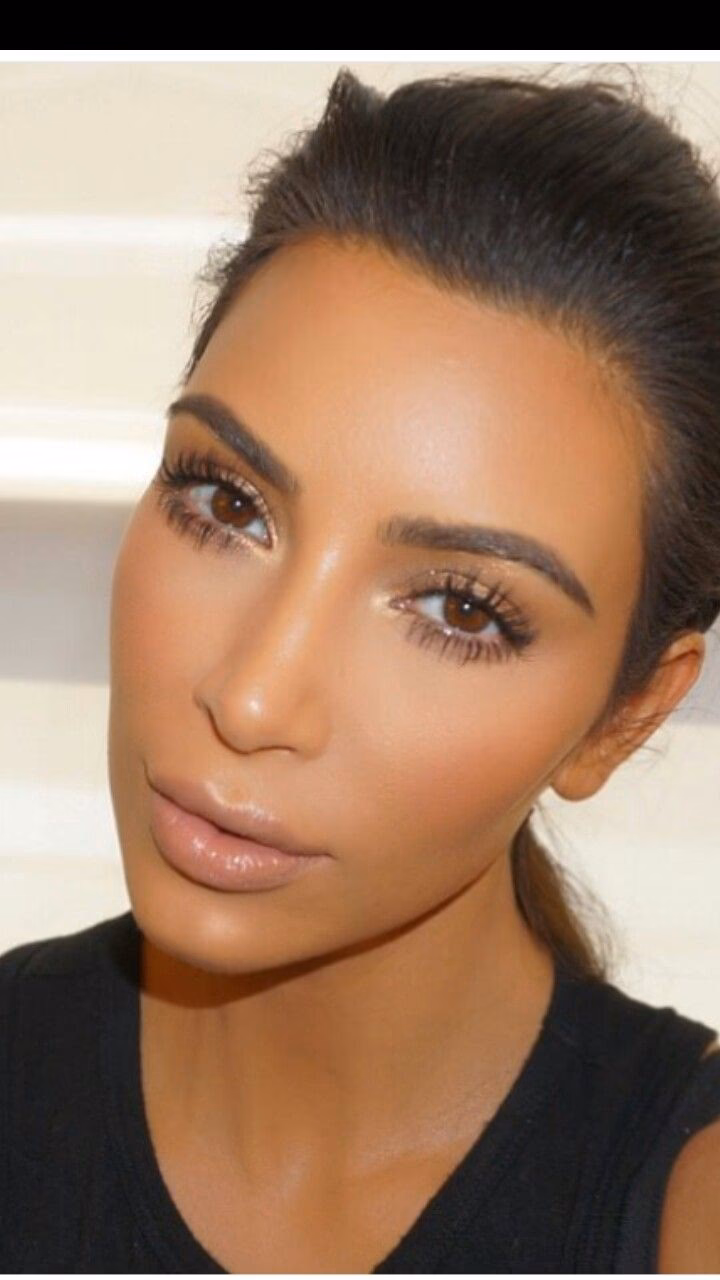 Ile bierze makijażysta Kim Kardashian?