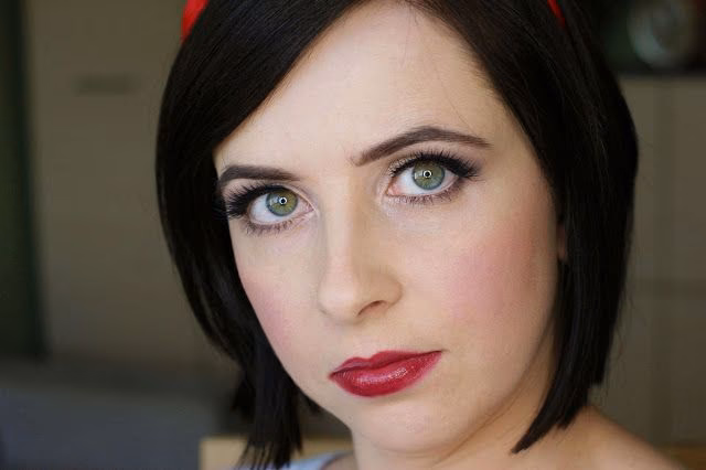 Jaki kolor mają usta Królewny Śnieżki?