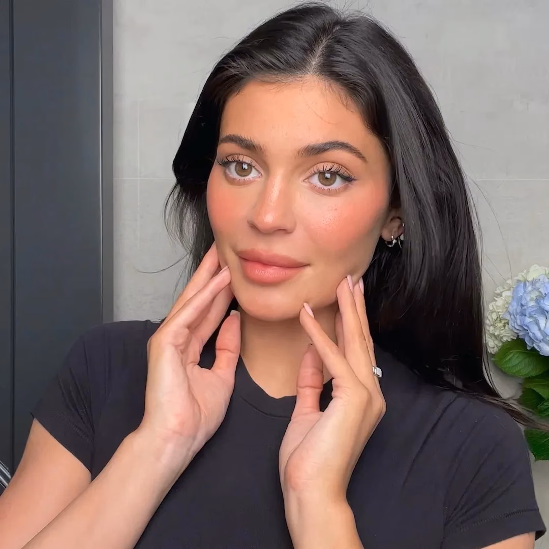 Jakiemu zabiegowi na twarz poddała się Kylie Jenner?
