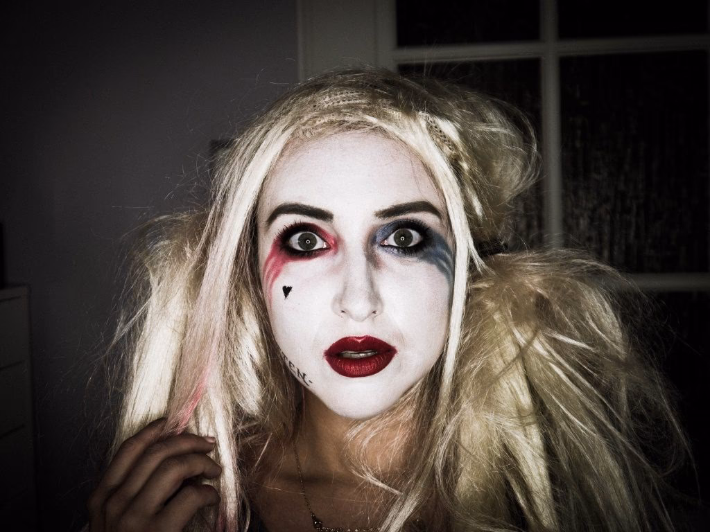 Jak pomalować twarz na biało na Halloween?