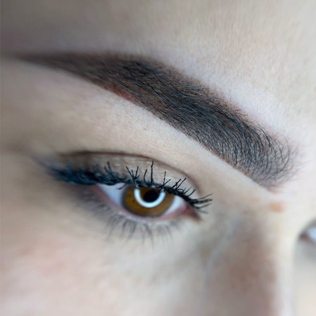 Jak pozyskać klientki na makijaż permanentny?