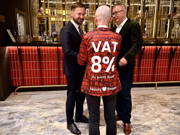 Jaki VAT makijażu permanentnego?