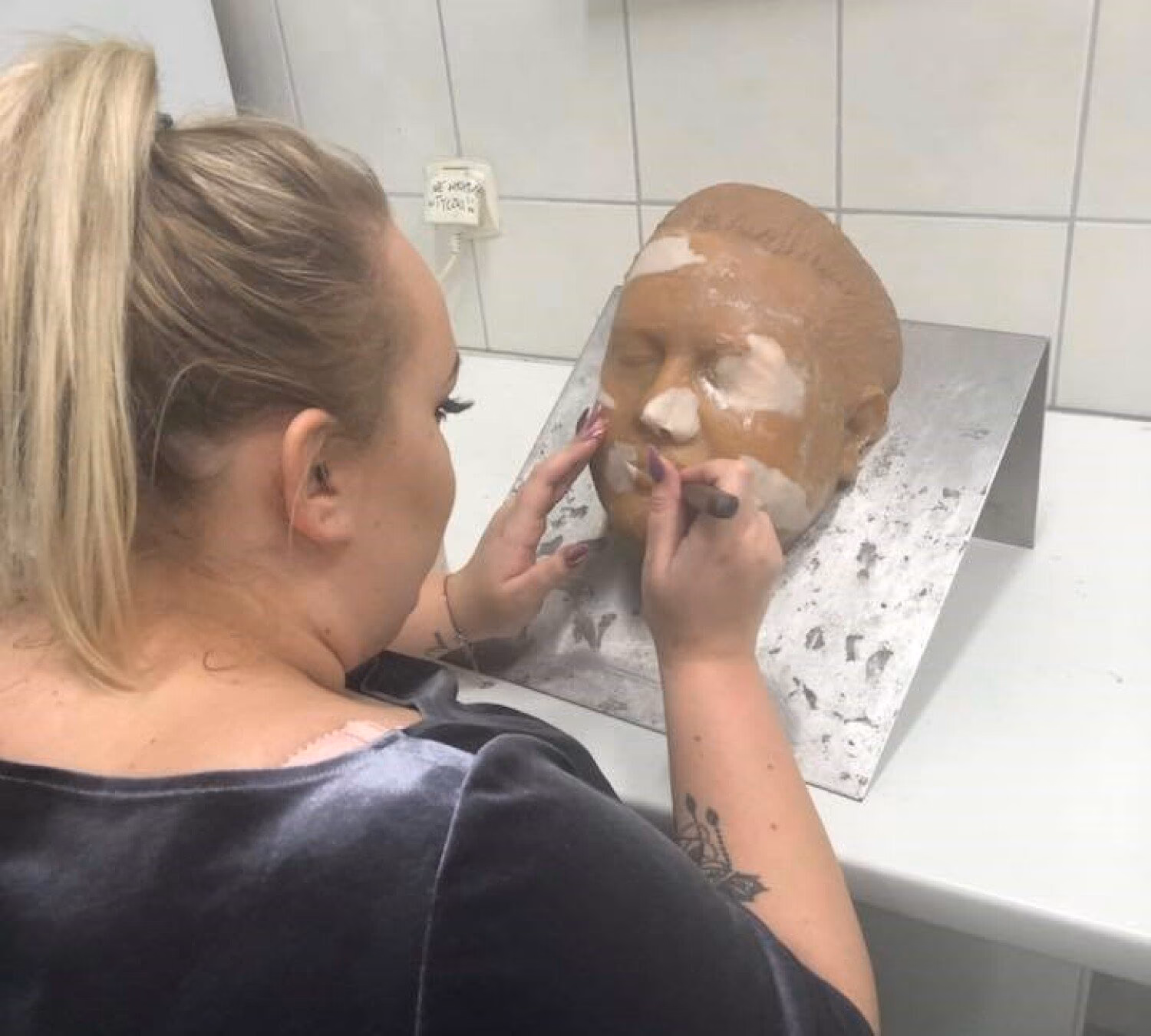 Ile trwa kurs tanatokosmetyki?