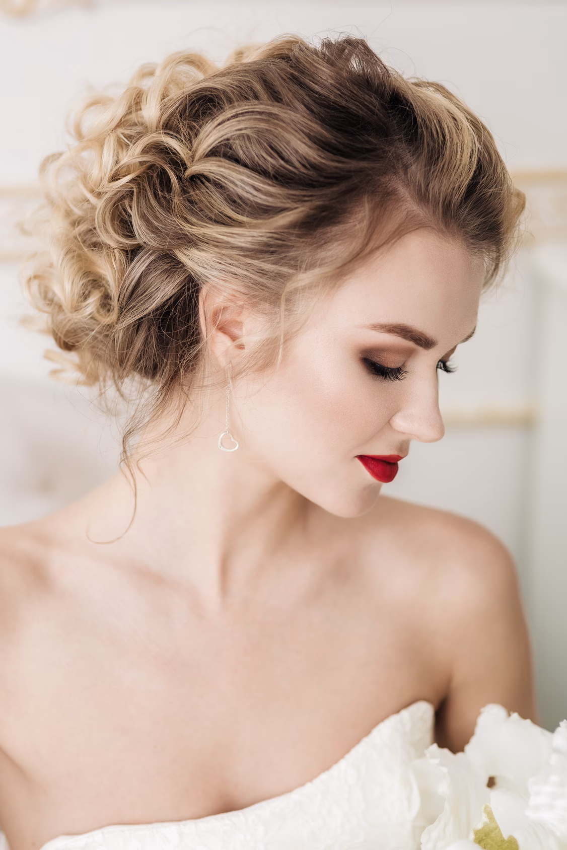 Czy wypadają czerwone usta na wesele?