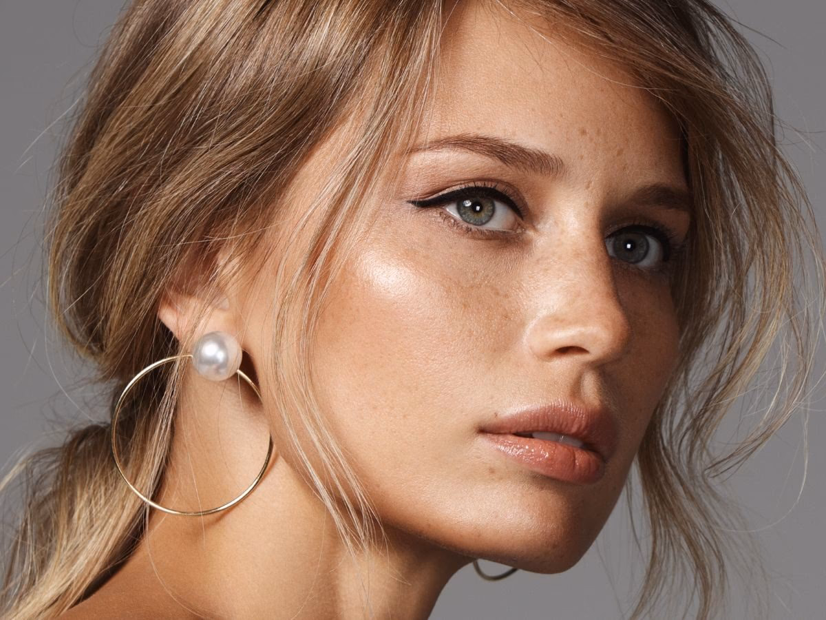 Jaki kolor oczu pasuje do blondynek?