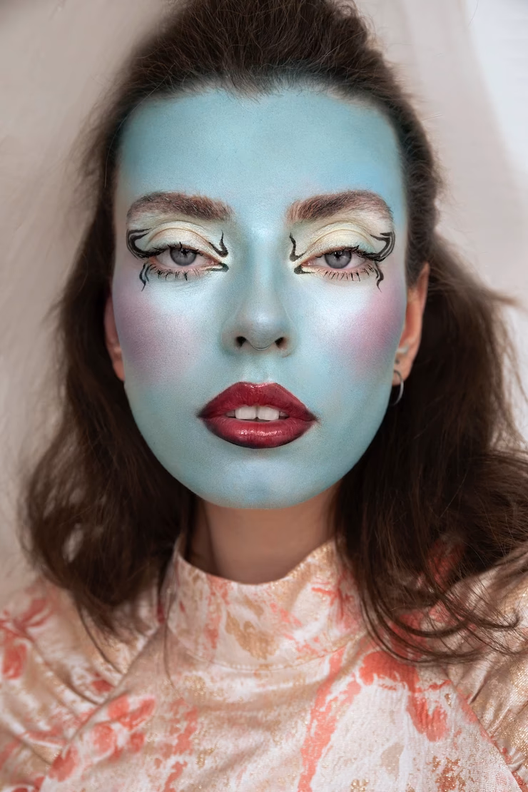 Czym jest makijaż teatralny?