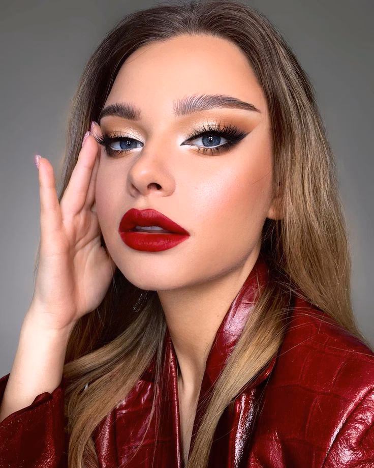 Jak optycznie powiększyć usta makijażem?