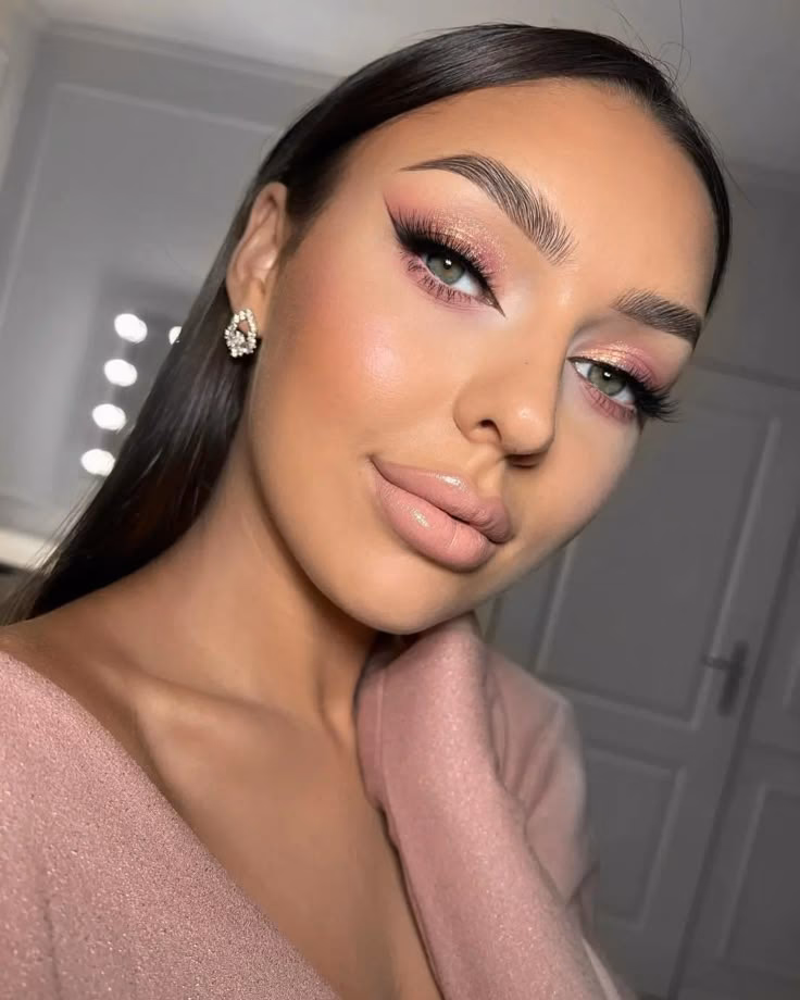 Jaki odcień skóry dobrze wygląda z różową szminką?