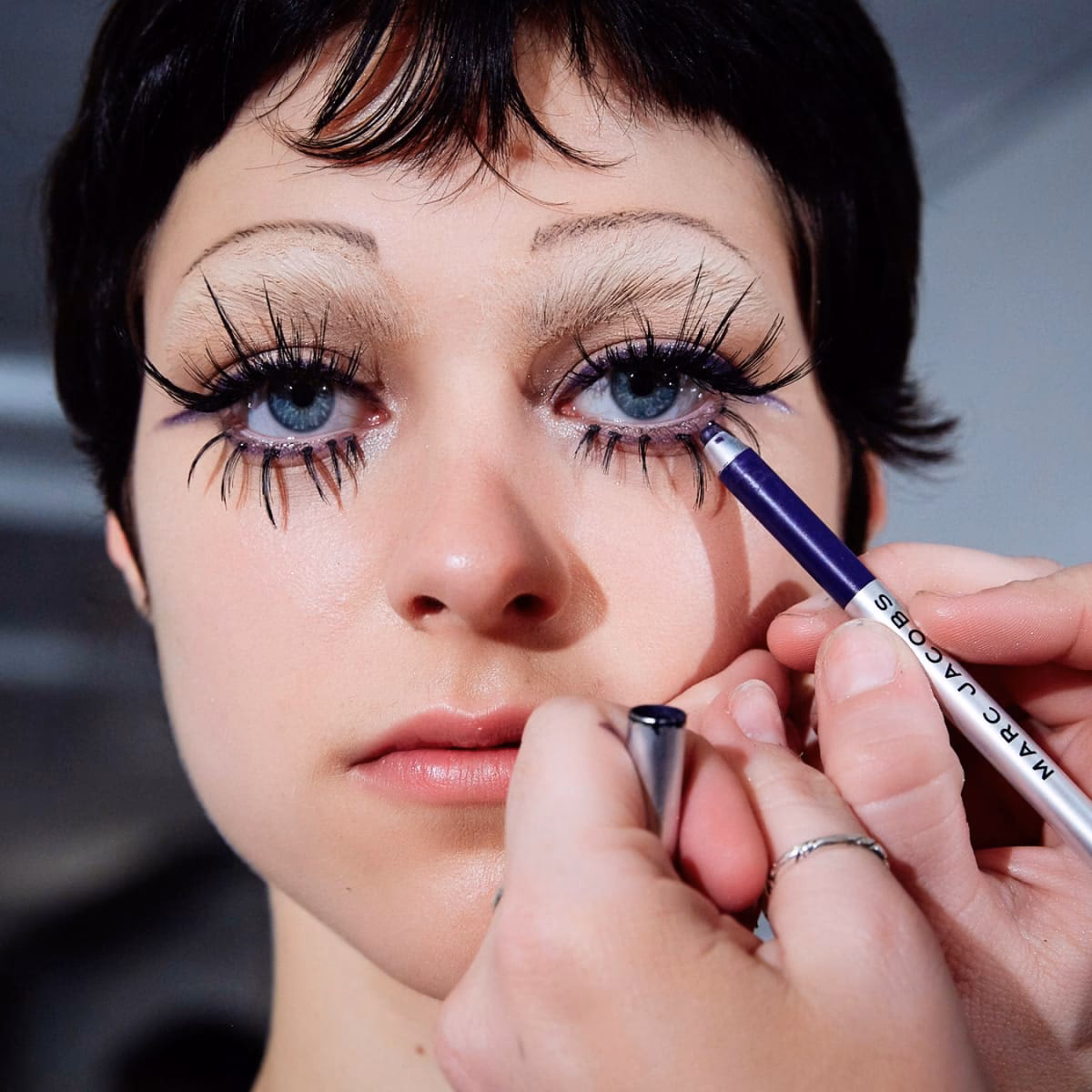 Czy Marc Jacobs nadal sprzedaje kosmetyki?