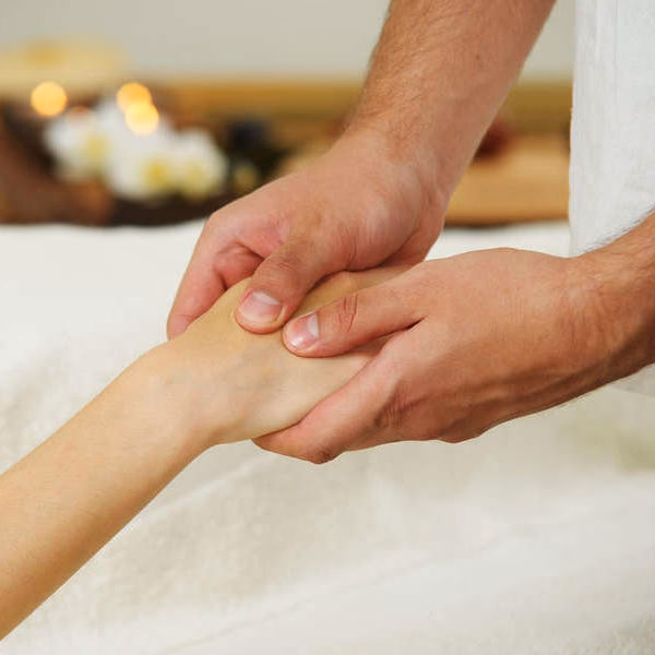 Ile powinien trwać masaż dłoni?