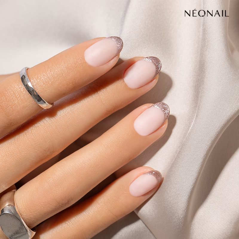 Dlaczego paznokcie żelowe matowieją?