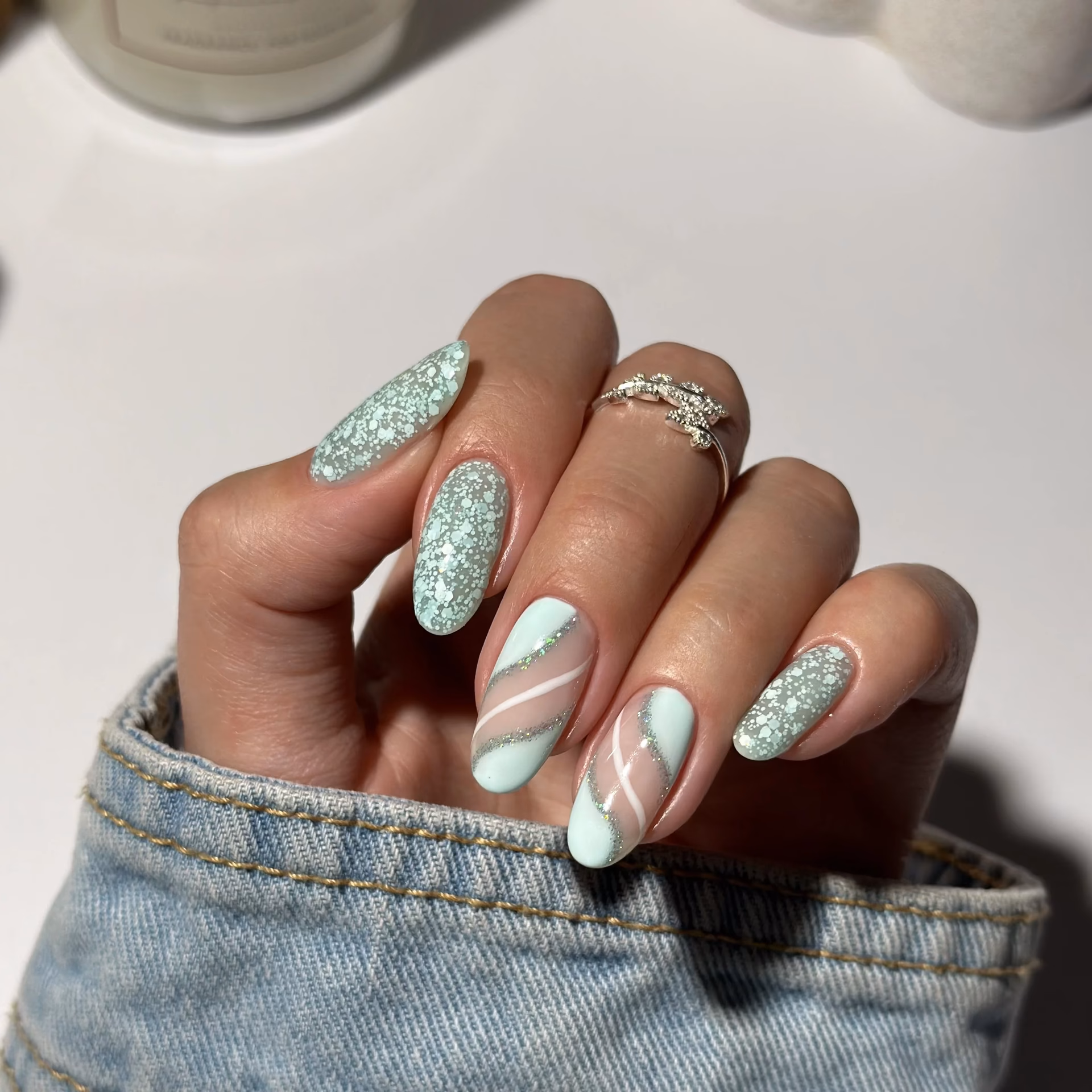 Jaki kolor pasuje do miętowych paznokci?