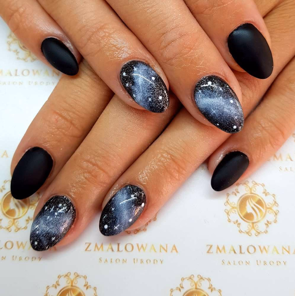 Czy można zrobić matowe, czarne paznokcie żelowe?