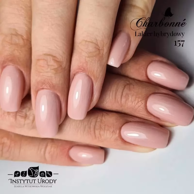 Jaki kolor pasuje do białej sukienki?