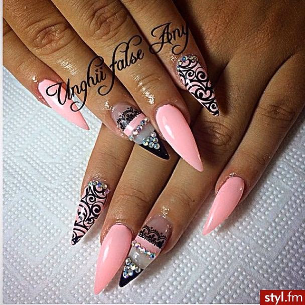 O co chodzi z kitty nails?