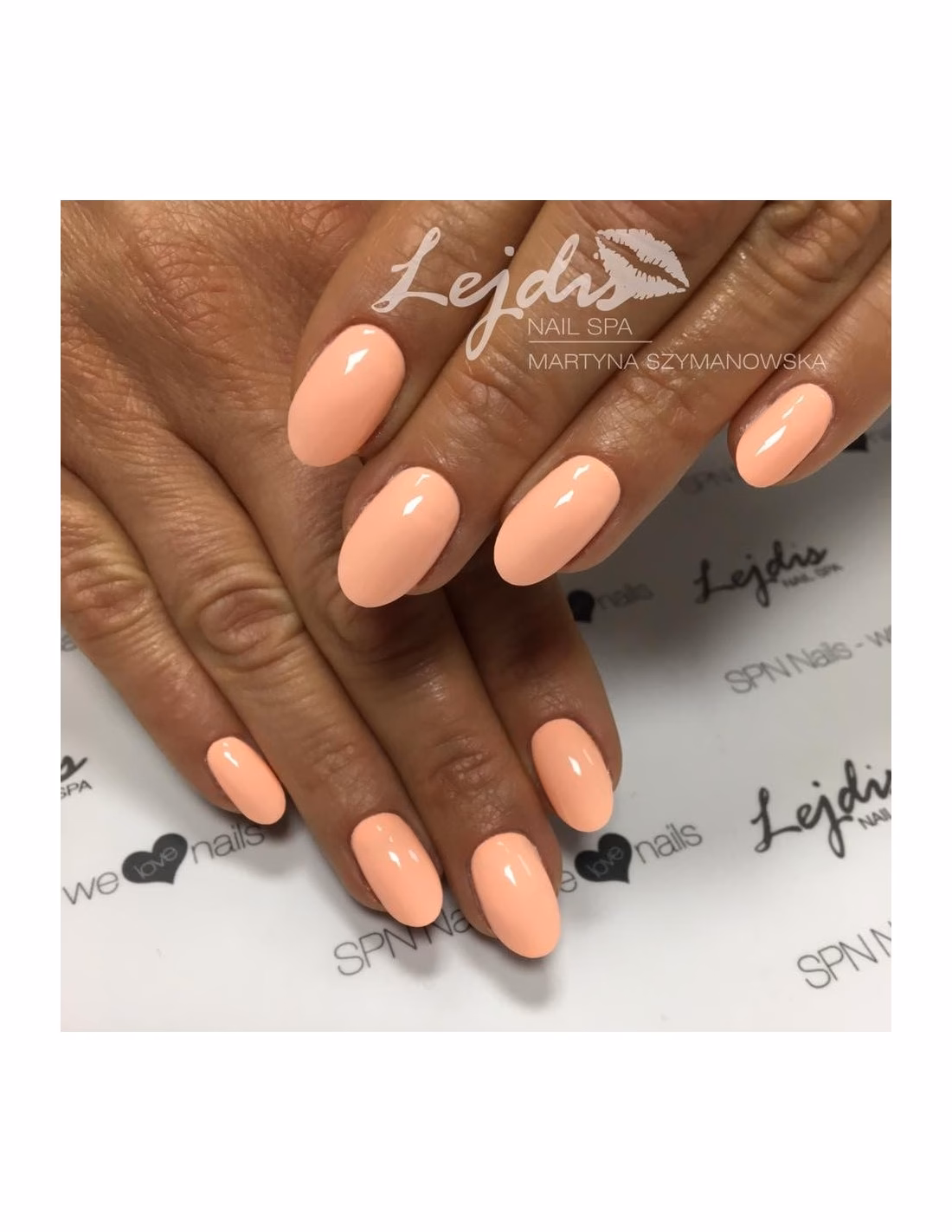 Z jakim kolorem łączyć kolor brzoskwiniowy?