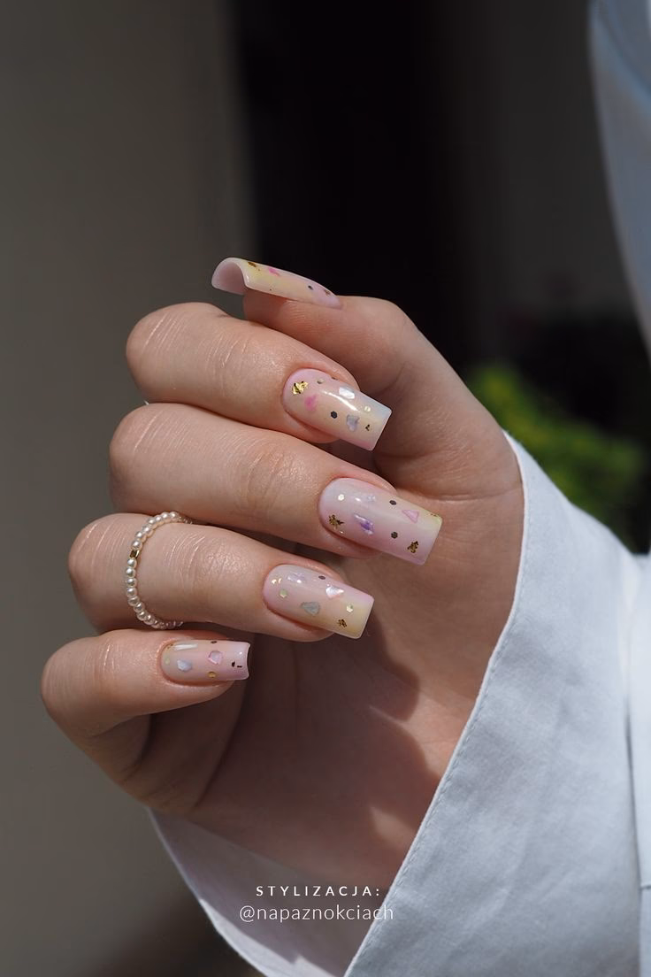 Dlaczego moje paznokcie wyglądają jak muszle?