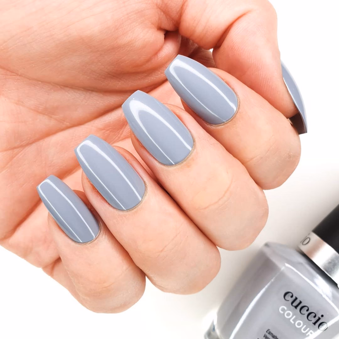 Czy szary to popularny kolor paznokci?