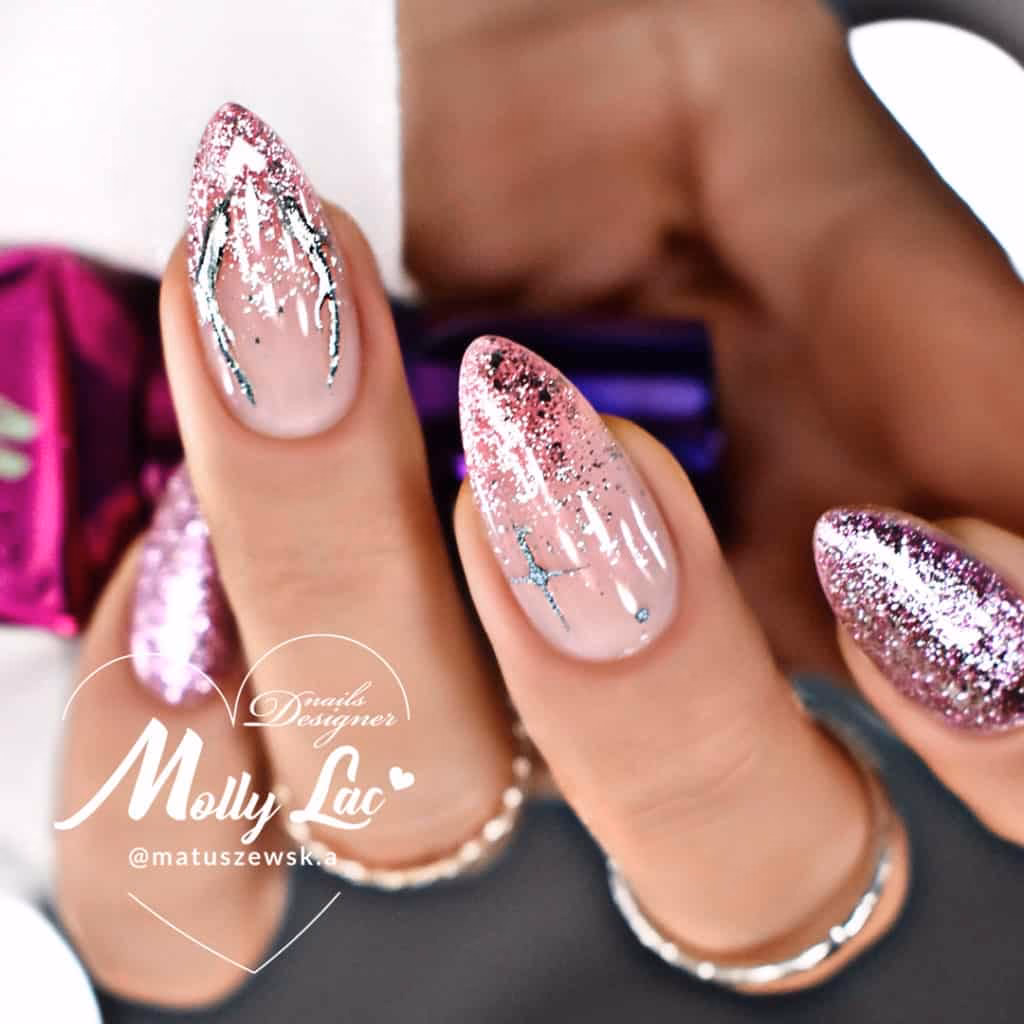 Czy paznokcie brokatowe są nadal modne?