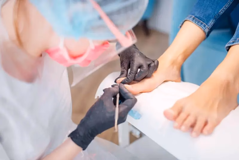 Jaka jest różnica między podiatrą a pedicure medycznym?