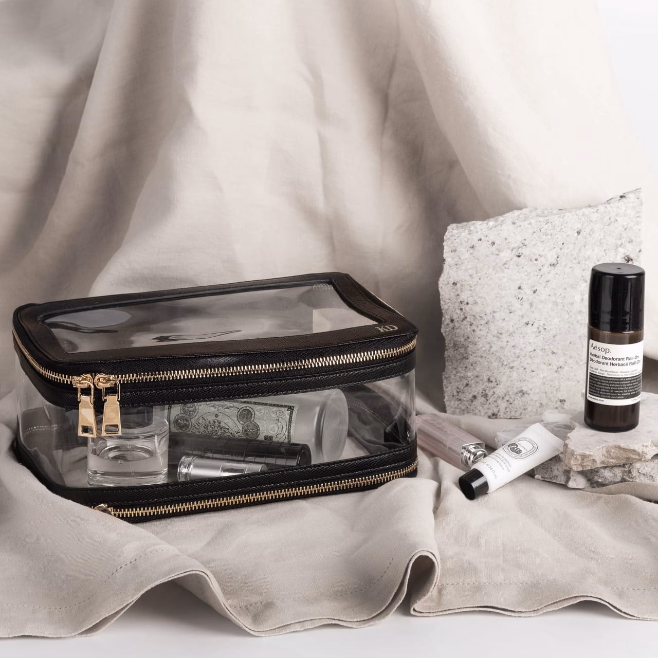 Czy w bagażu podręcznym może być tylko jedna kosmetyczka?