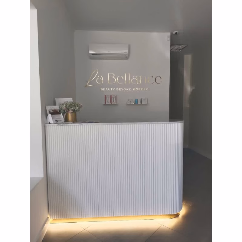 Ile zarabia się na recepcji w salonie kosmetycznym?