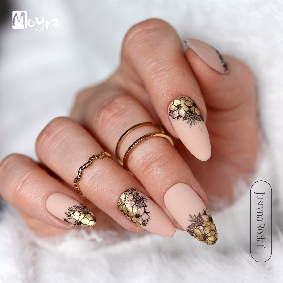 Jak używać stempli do paznokci?