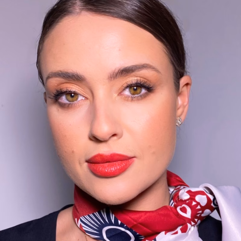 Jak powinna wyglądać stewardessa?