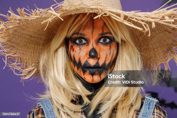 Co to znaczy wyglądać jak strach na wróble?