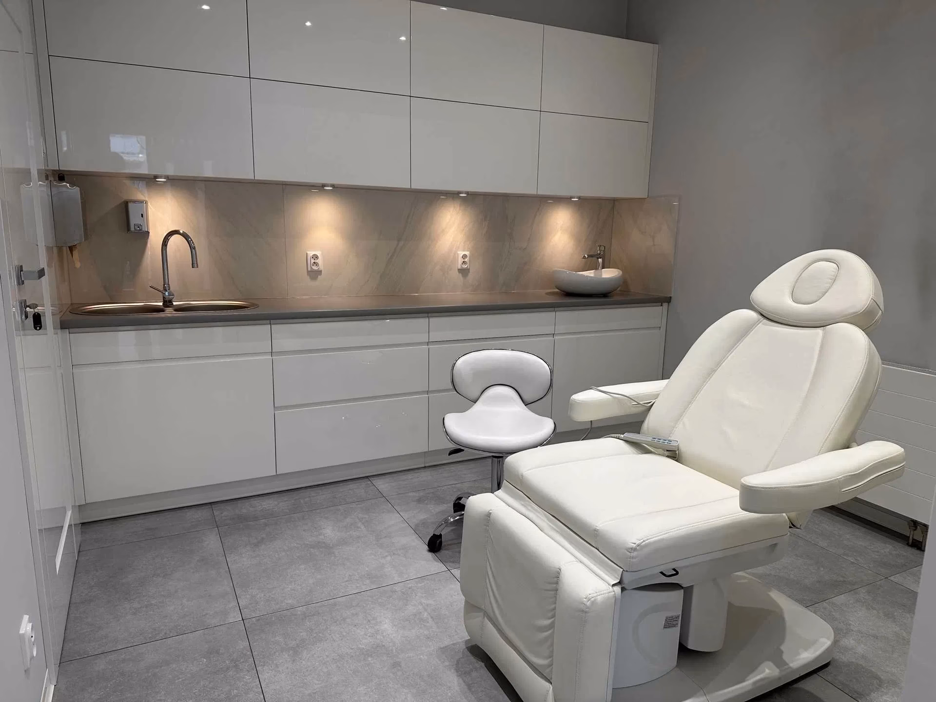 Ile płacą za wynajem salonów kosmetycznych?