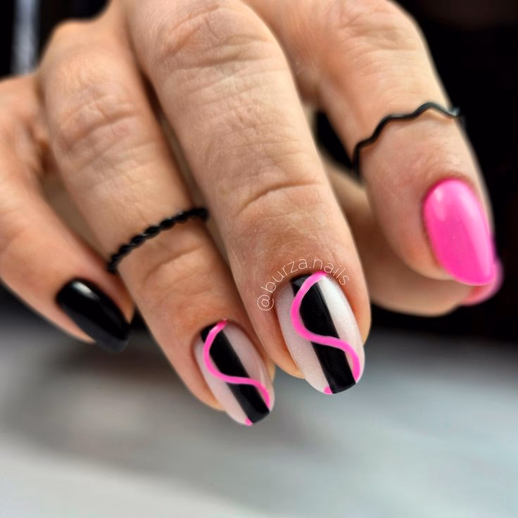 Co zrobić jak paznokieć robi się czarny?