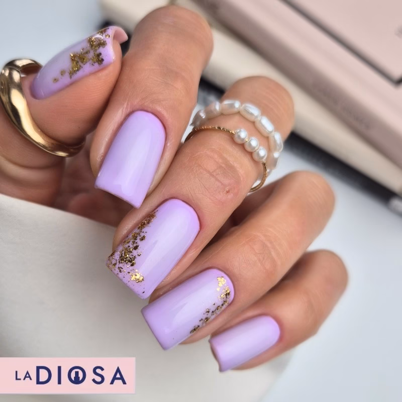 Jak uzyskać mleczno-lawendowe paznokcie?