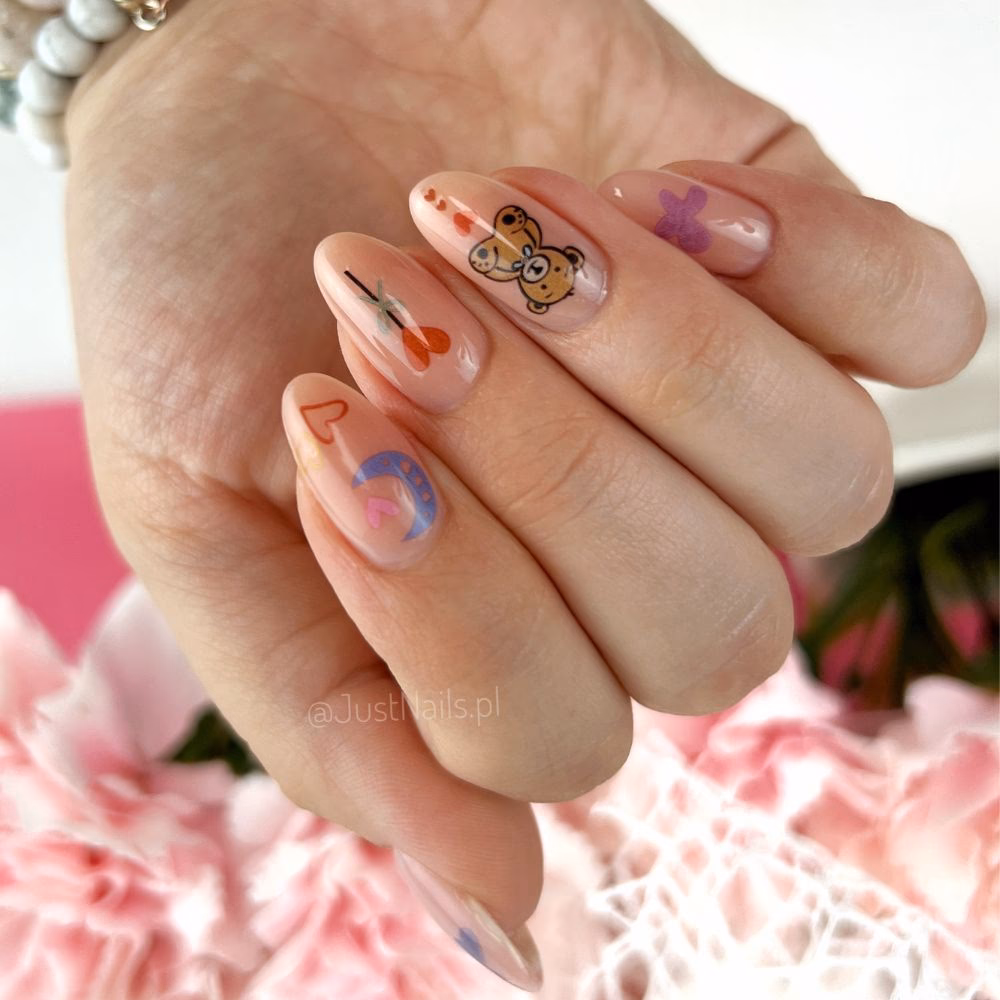 Czym są naklejki do zdobienia paznokci?